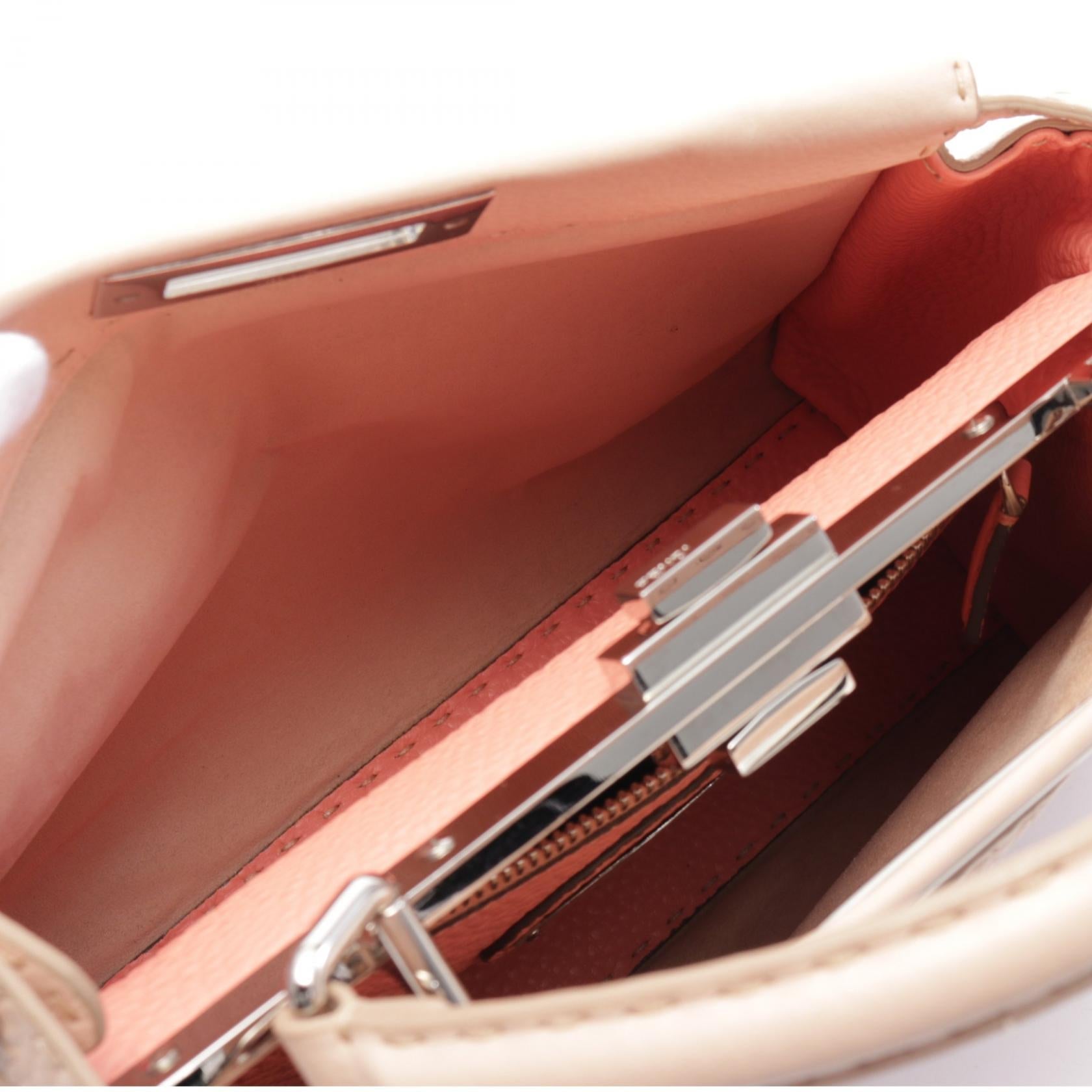 Fendi Peekaboo Regular Leather Handbag 8BN226