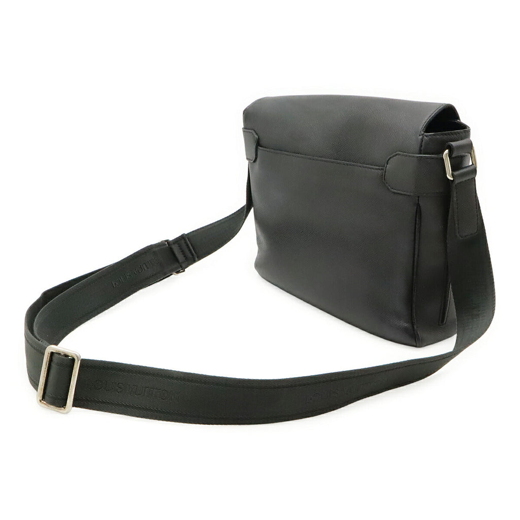Louis Vuitton Taiga Messenger Bag