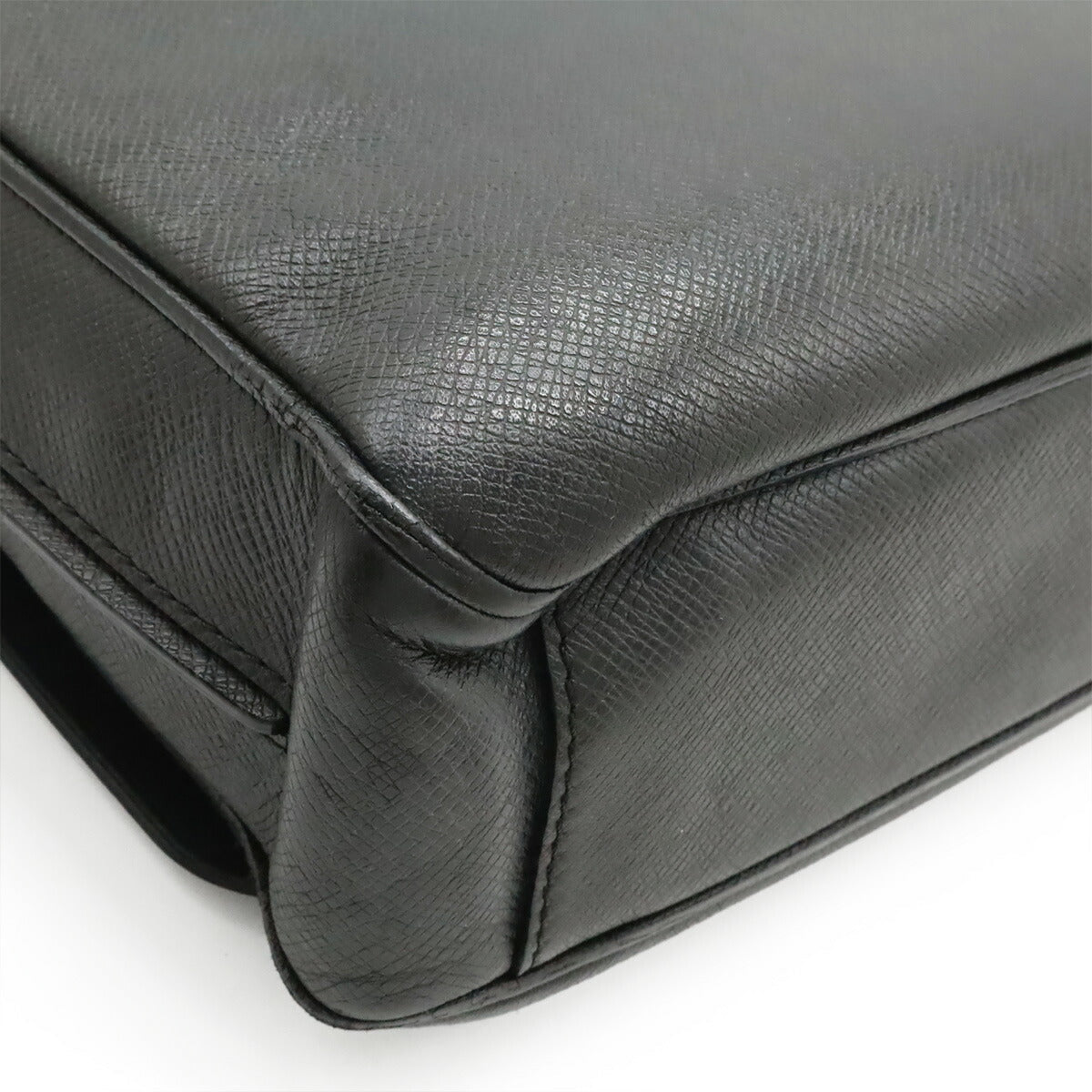Louis Vuitton Taiga Messenger Bag