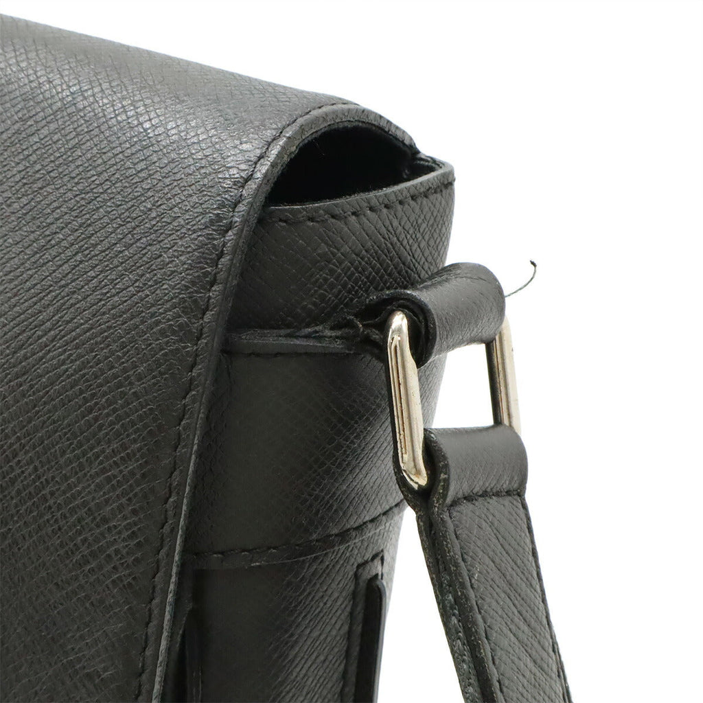 Louis Vuitton Taiga Messenger Bag