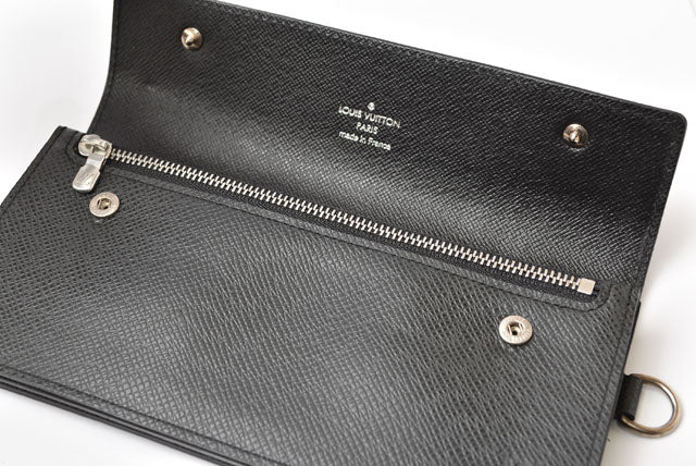 Louis Vuitton Taiga Leather Accordion Wallet M30992