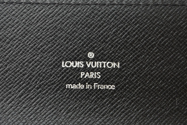Louis Vuitton Taiga Leather Accordion Wallet M30992