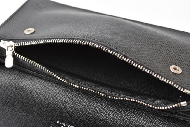 Louis Vuitton Taiga Leather Accordion Wallet M30992