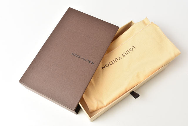 Louis Vuitton Taiga Leather Accordion Wallet M30992