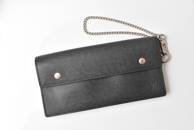 Louis Vuitton Taiga Leather Accordion Wallet M30992