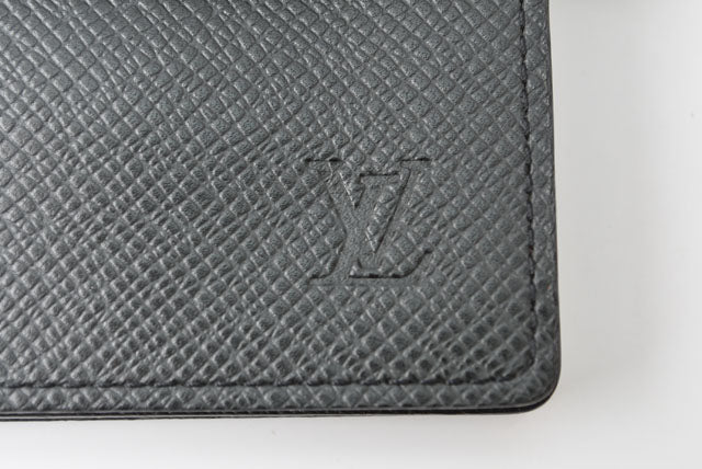 Louis Vuitton Taiga Leather Accordion Wallet M30992