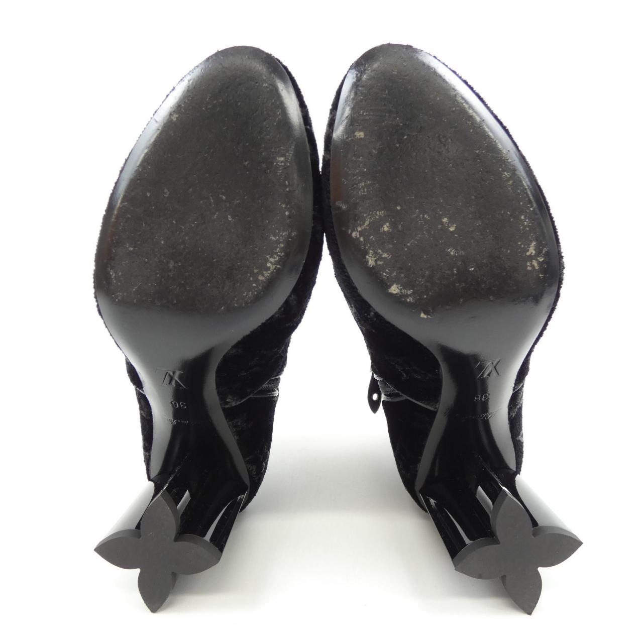 Louis Vuitton Silhouette Line Boots
