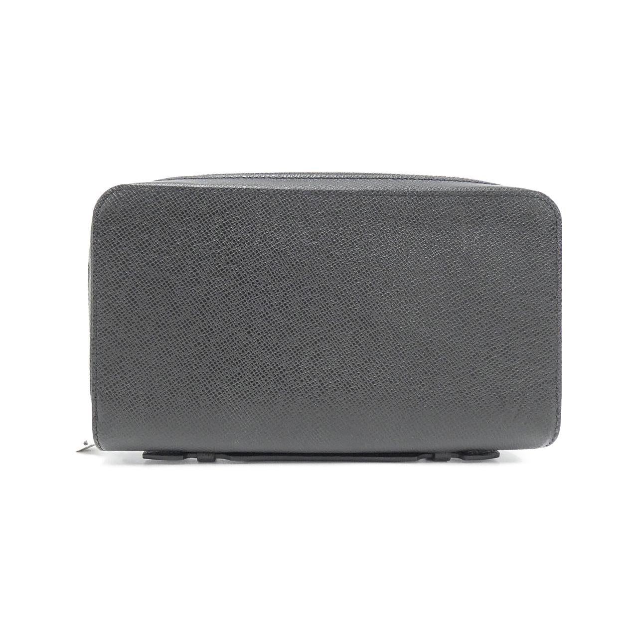 Louis Vuitton Taiga Long Wallet