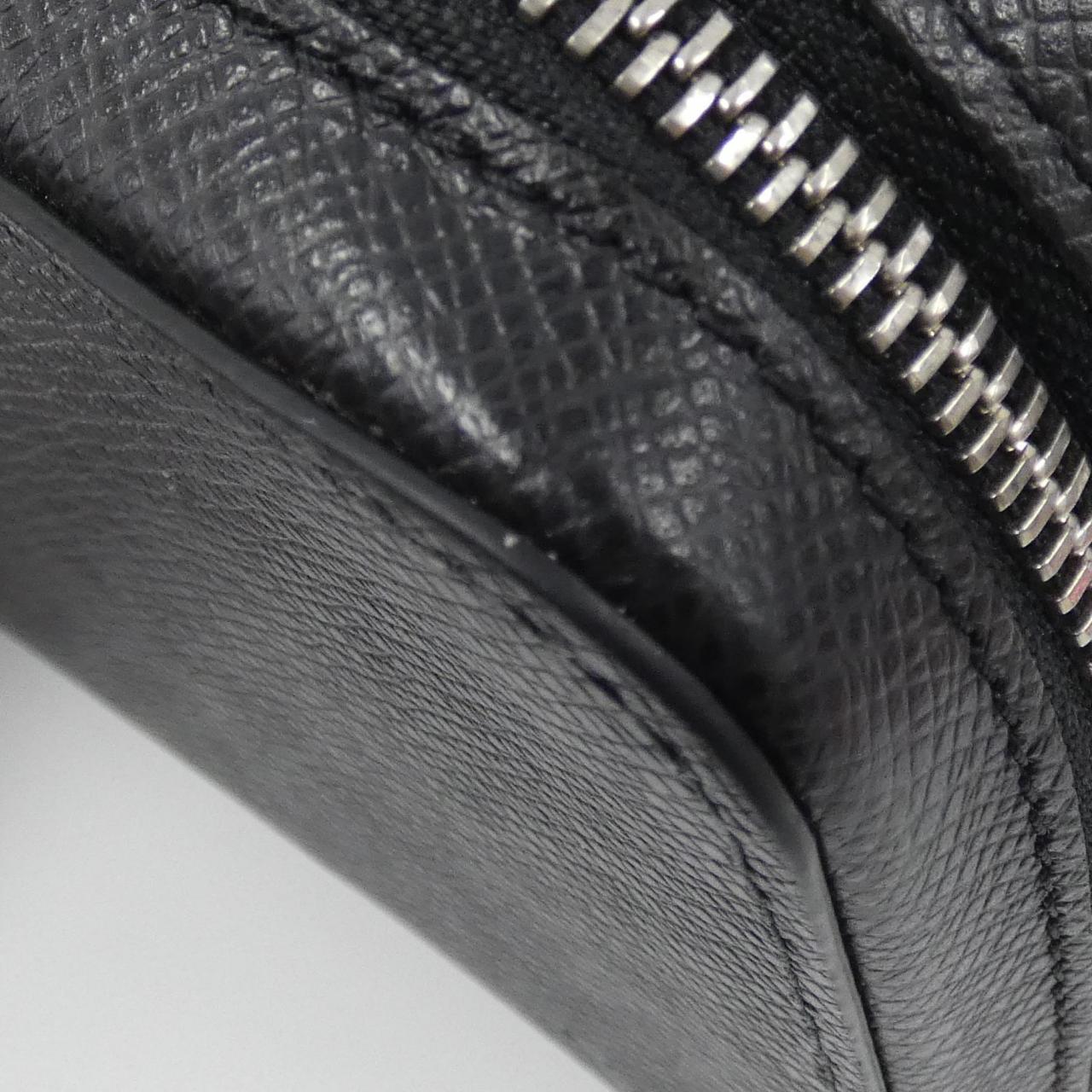 Louis Vuitton Taiga Long Wallet