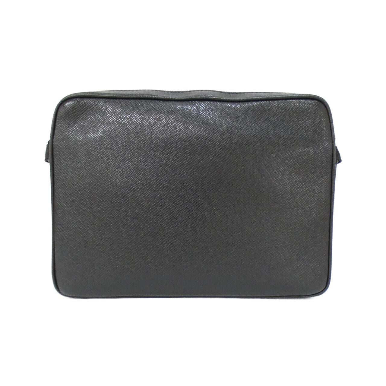 Louis Vuitton Taiga Messenger Bag