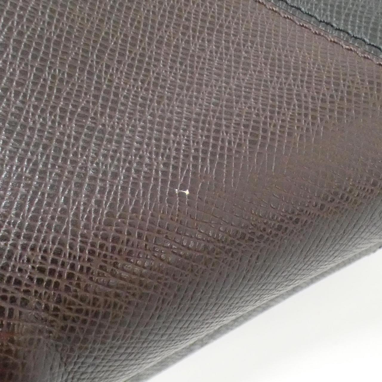 Louis Vuitton Taiga Messenger Bag