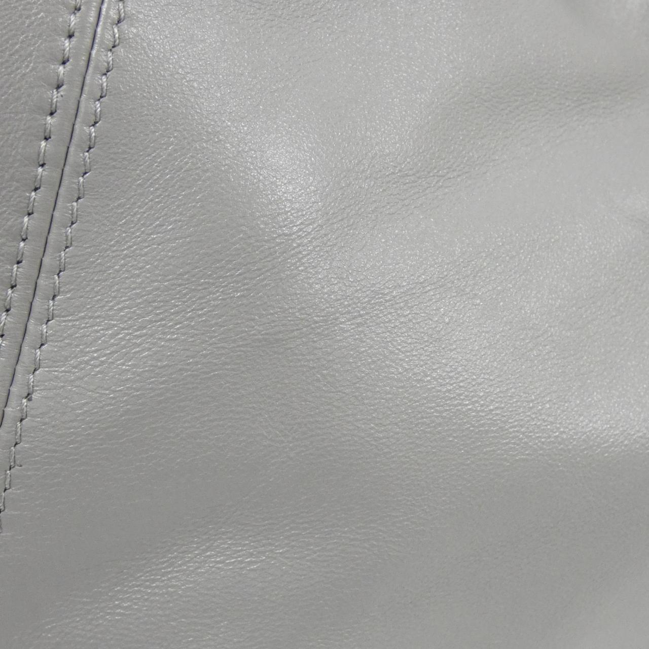 Louis Vuitton CarryAll Vibe Lamb Shoulder Bag