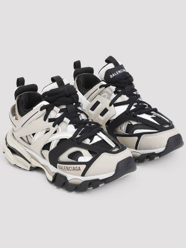 Balenciaga track low top sneakers 542436W3AC4