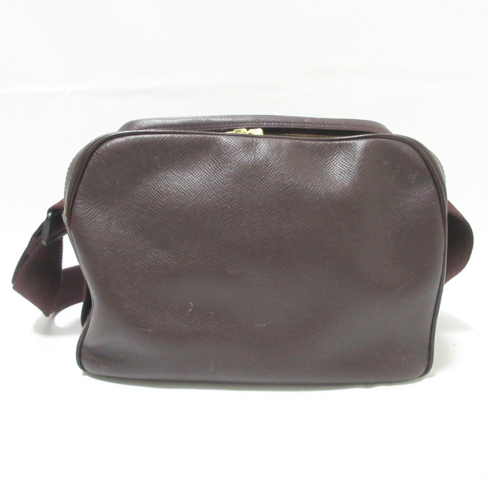 Louis Vuitton Reporter Taiga Shoulder Bag