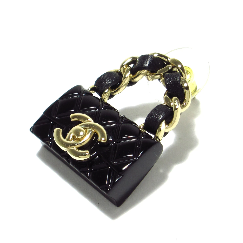 CHANEL - Matelasse Earrings Black Gold