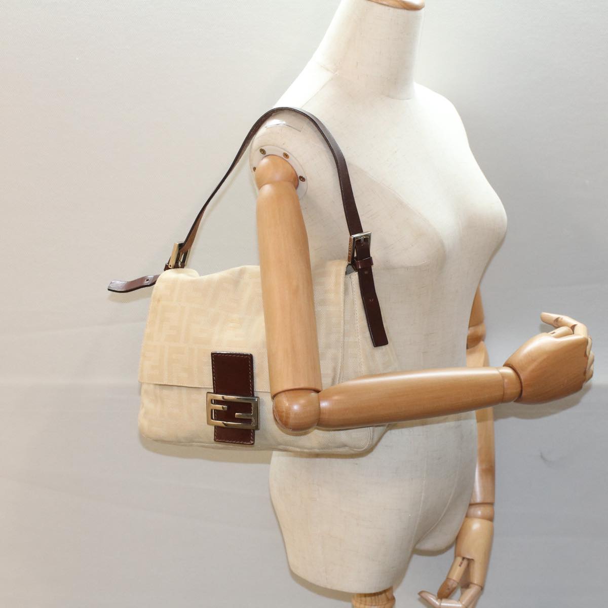 FENDI Mamma Baguette Shoulder Bag Beige52740