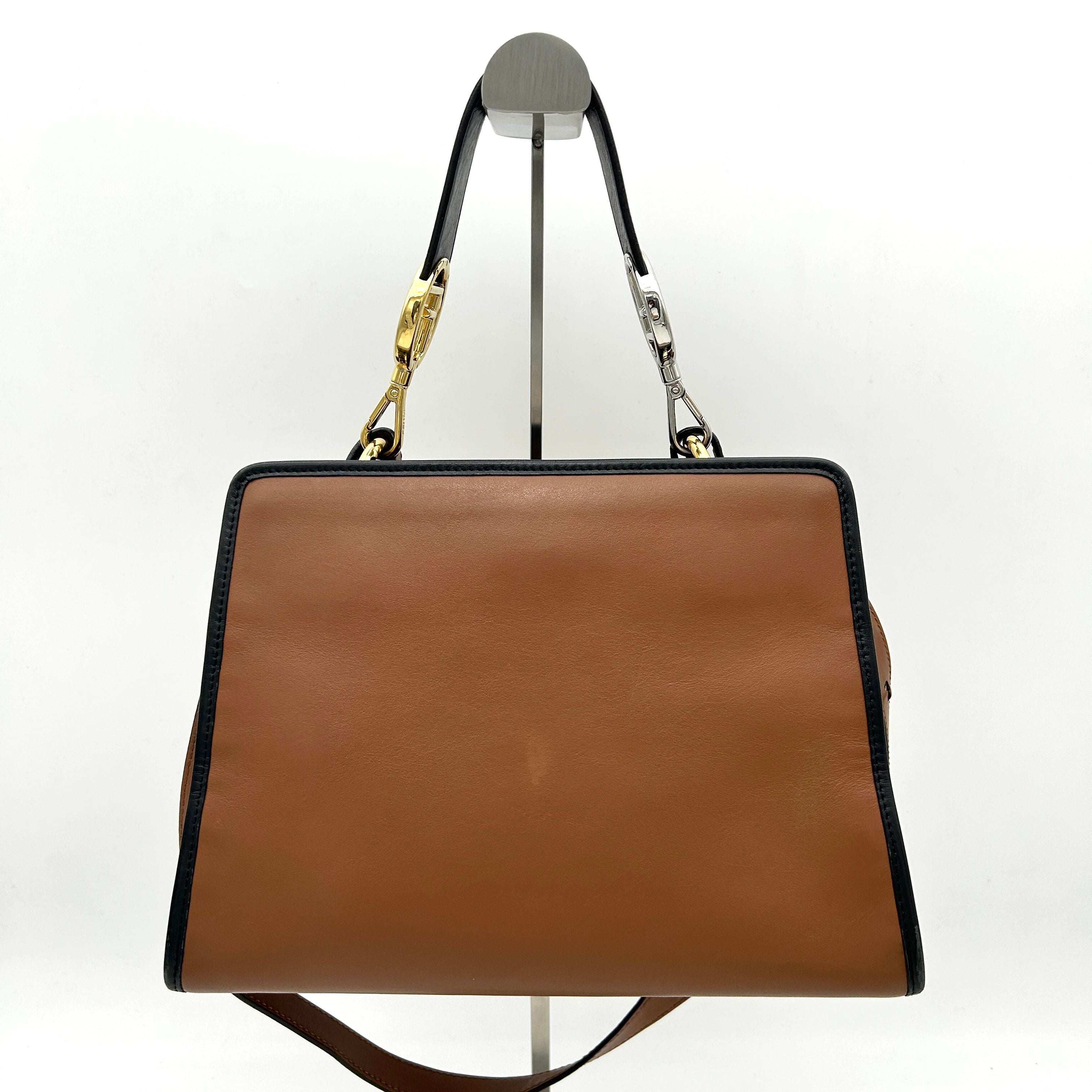 Fendi Runaway Shoulder bag LA19010