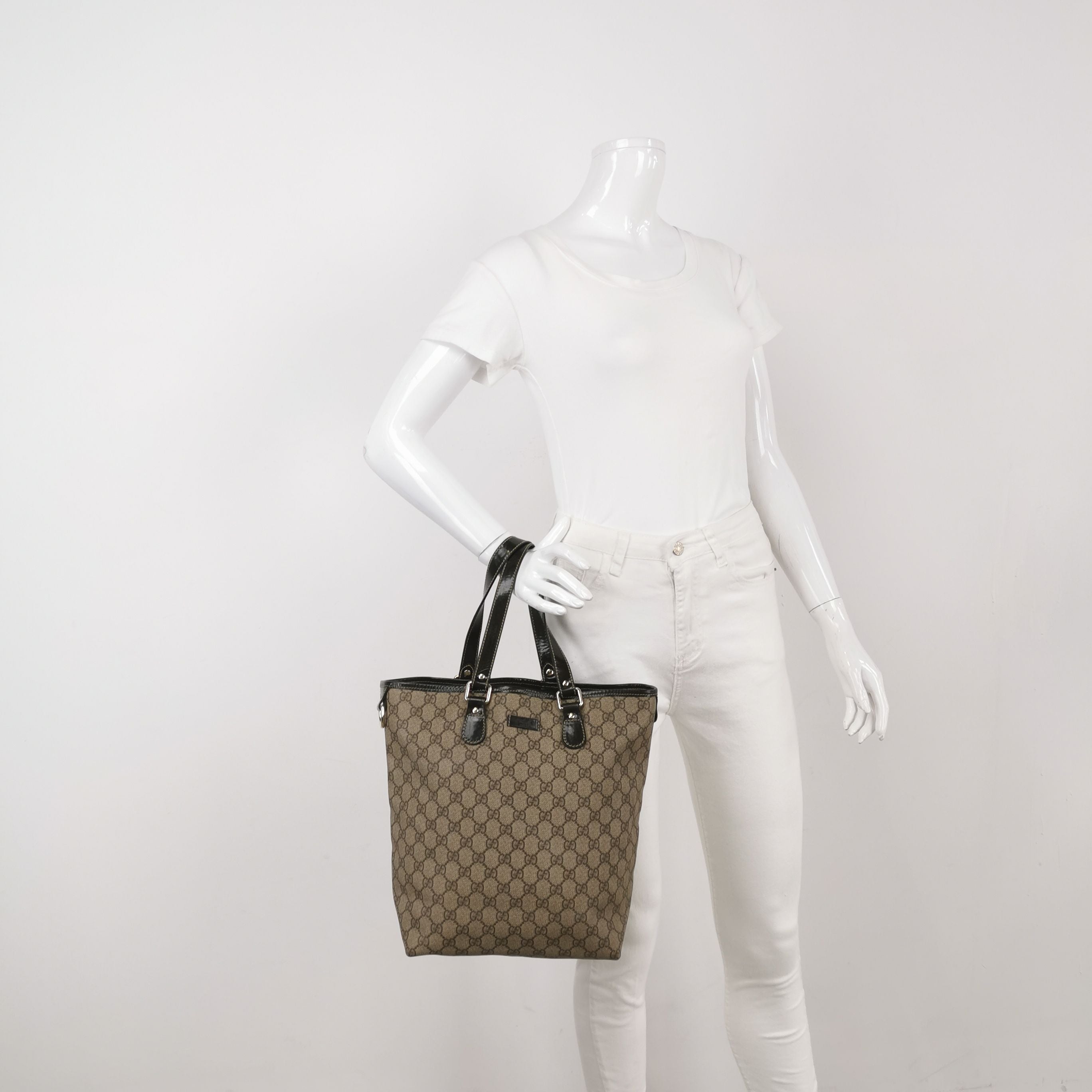 Gucci GG Canvas Logo Tote Bag 250429781170983