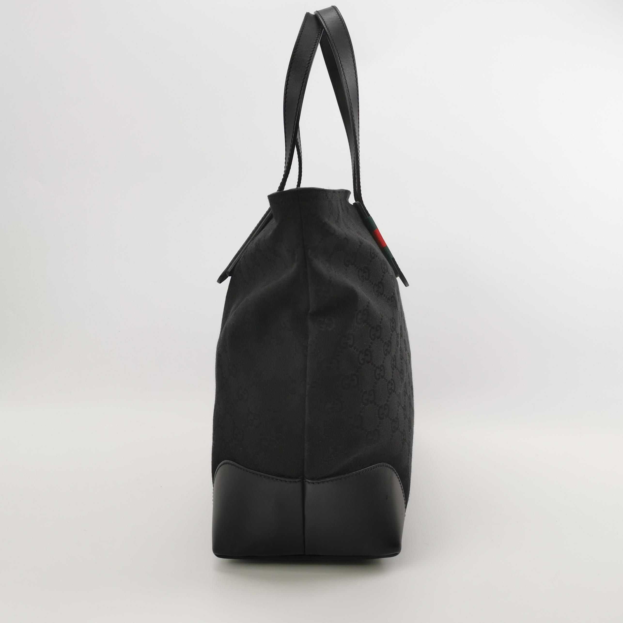 Gucci GG Canvas Shoulder Bag 250502781175951