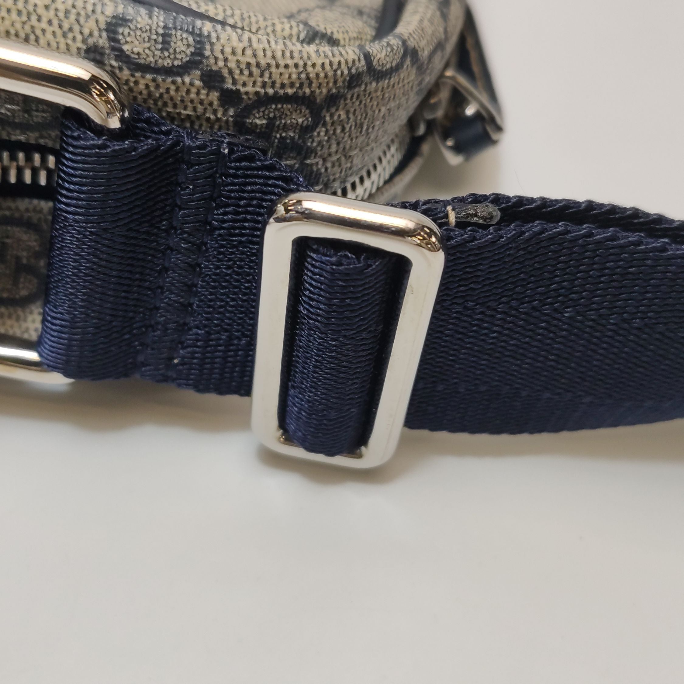 Gucci GG Canvas Shoulder Bag 250430781172145