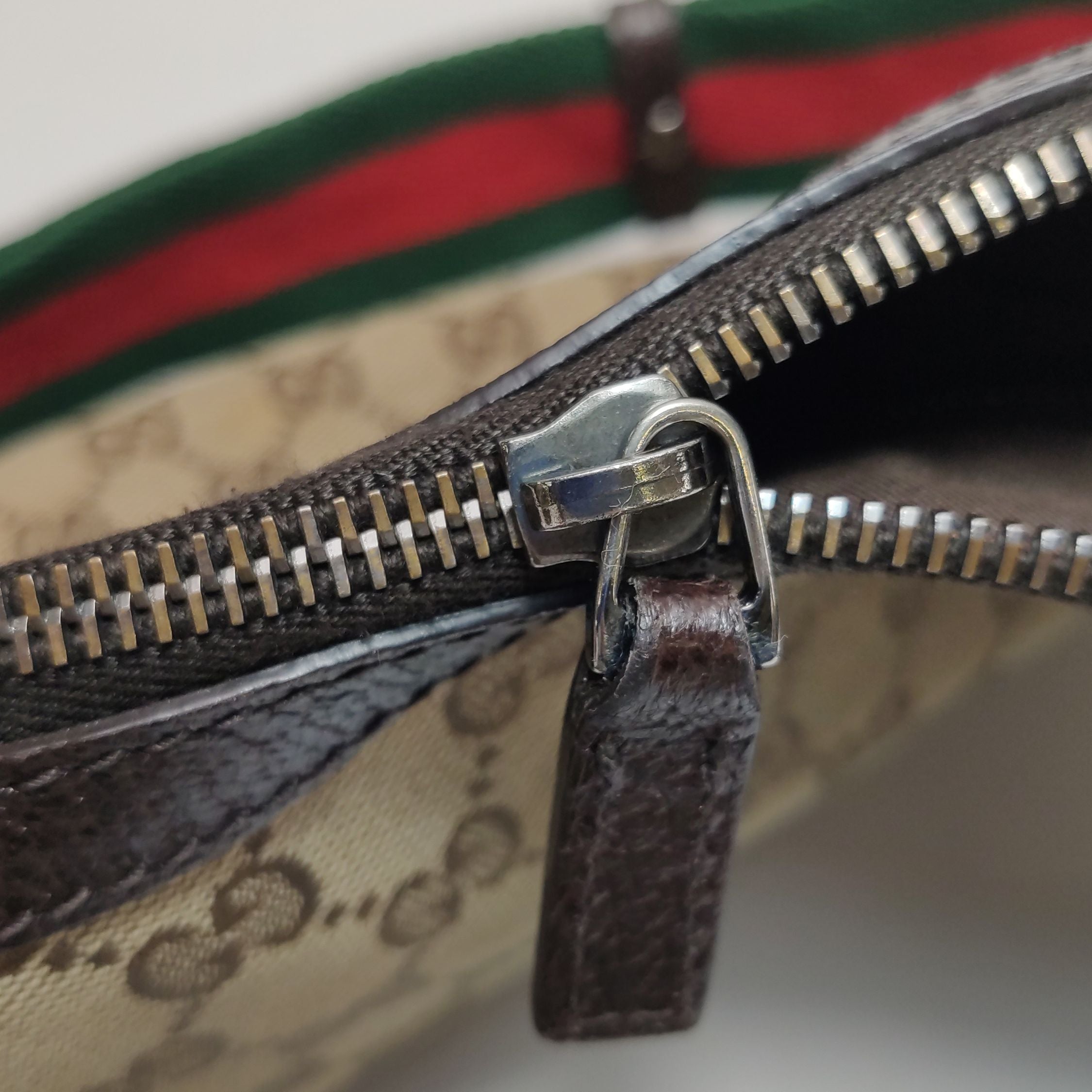 Gucci GG Canvas Shoulder Bag 250426781166675