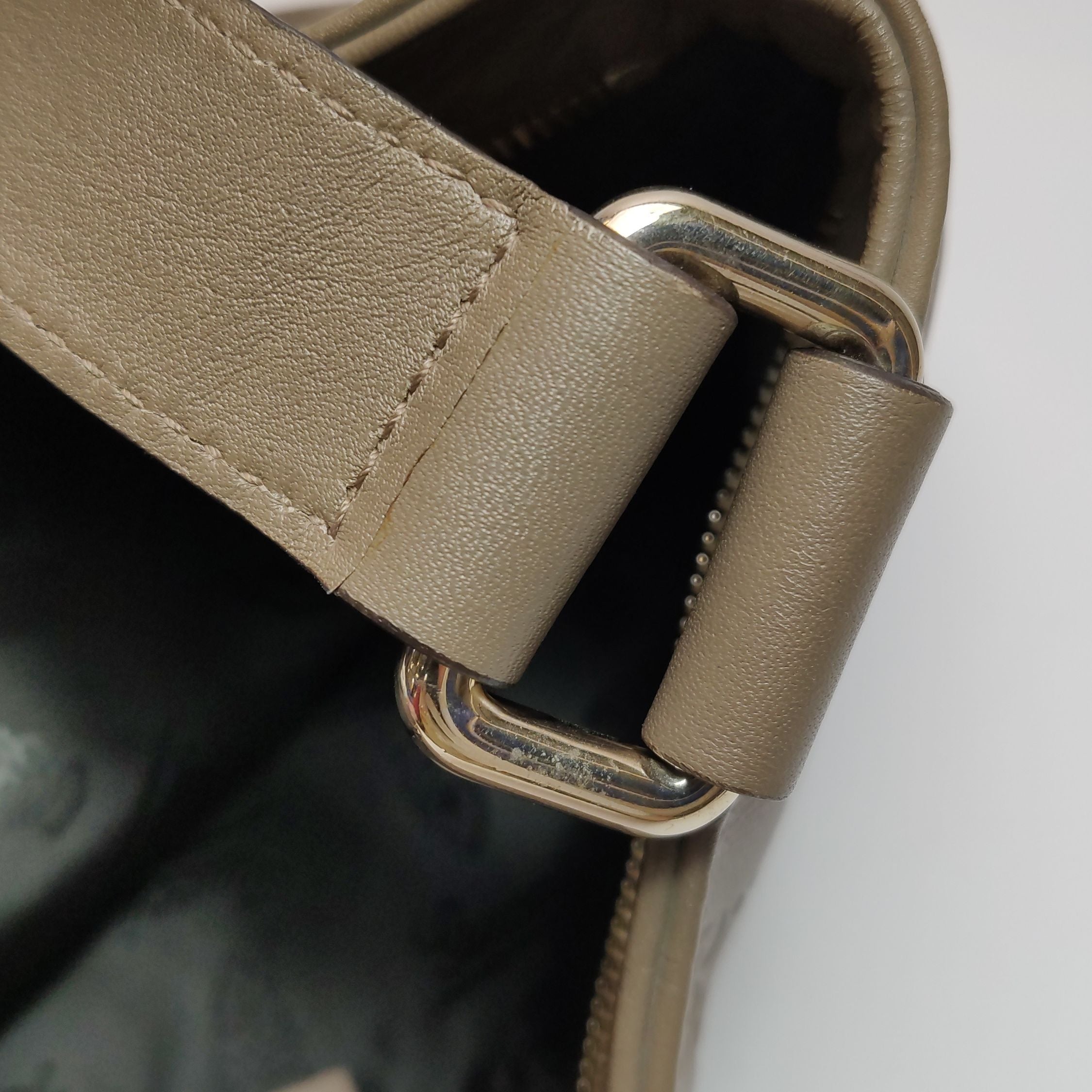 Gucci Leather Solid Pattern Crossbody Shoulder Bag 250427781167971