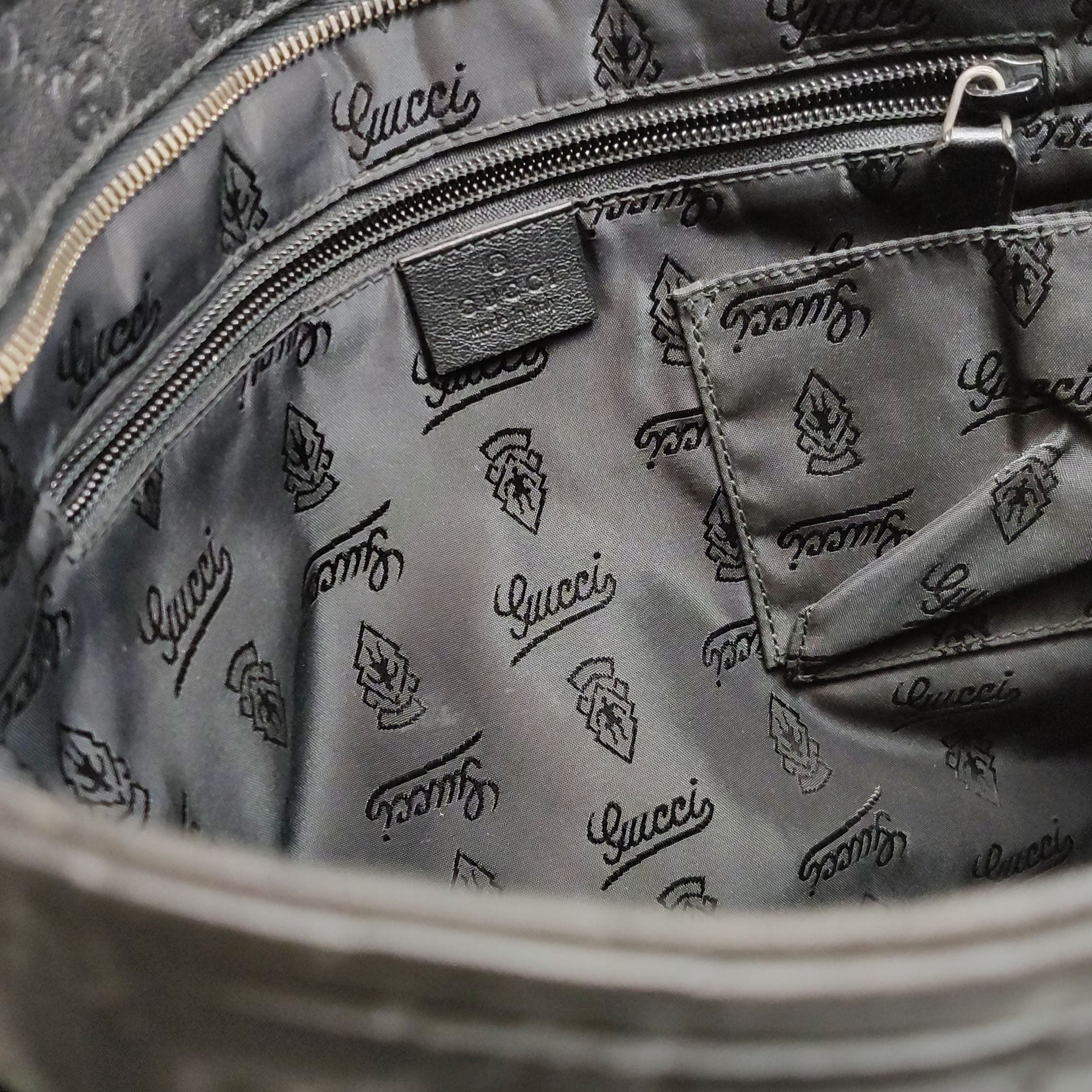 Gucci Leather Solid Pattern GG Logo Crossbody Bag 250426781167064