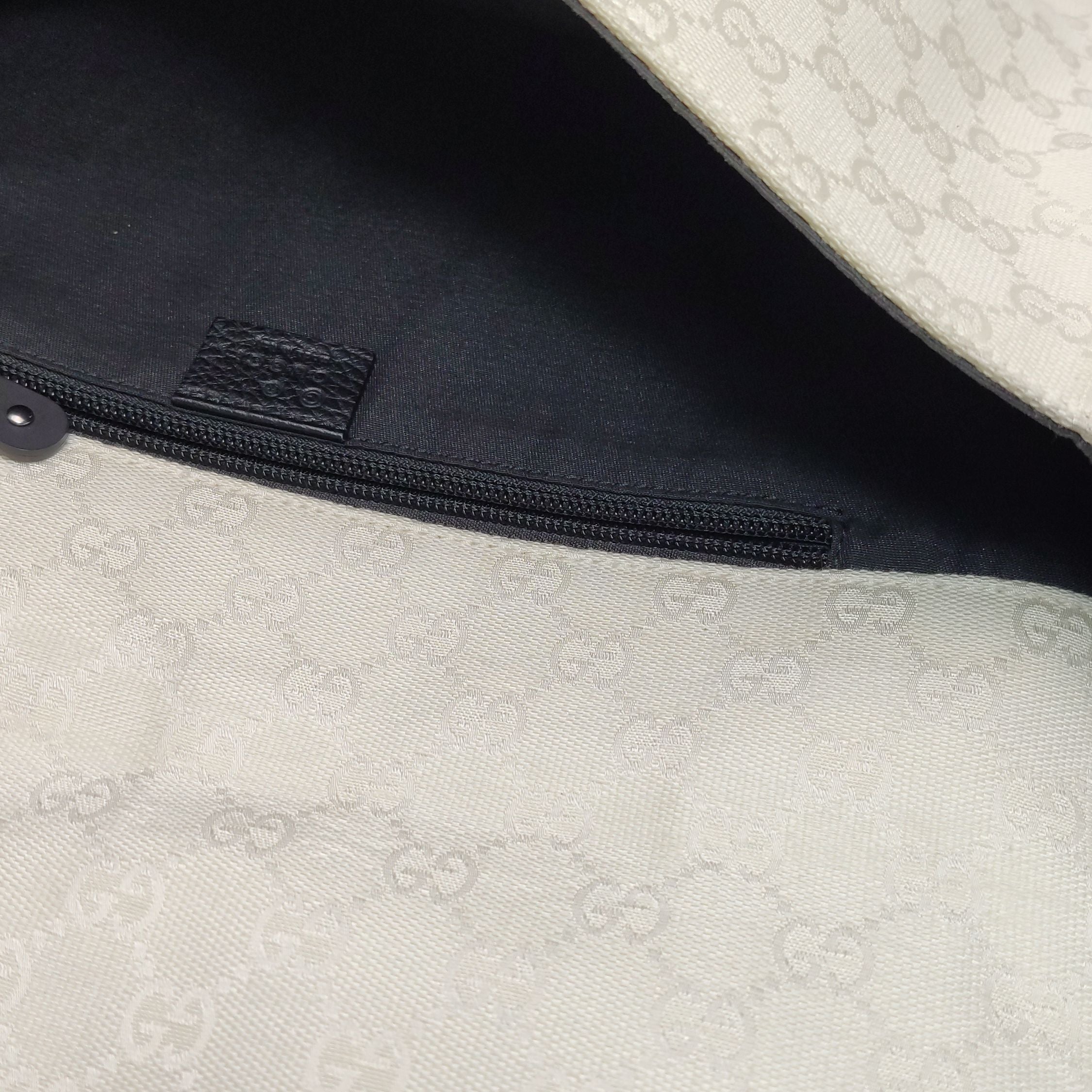 Gucci GG Canvas and Leather Shoulder Bag 250422781159904