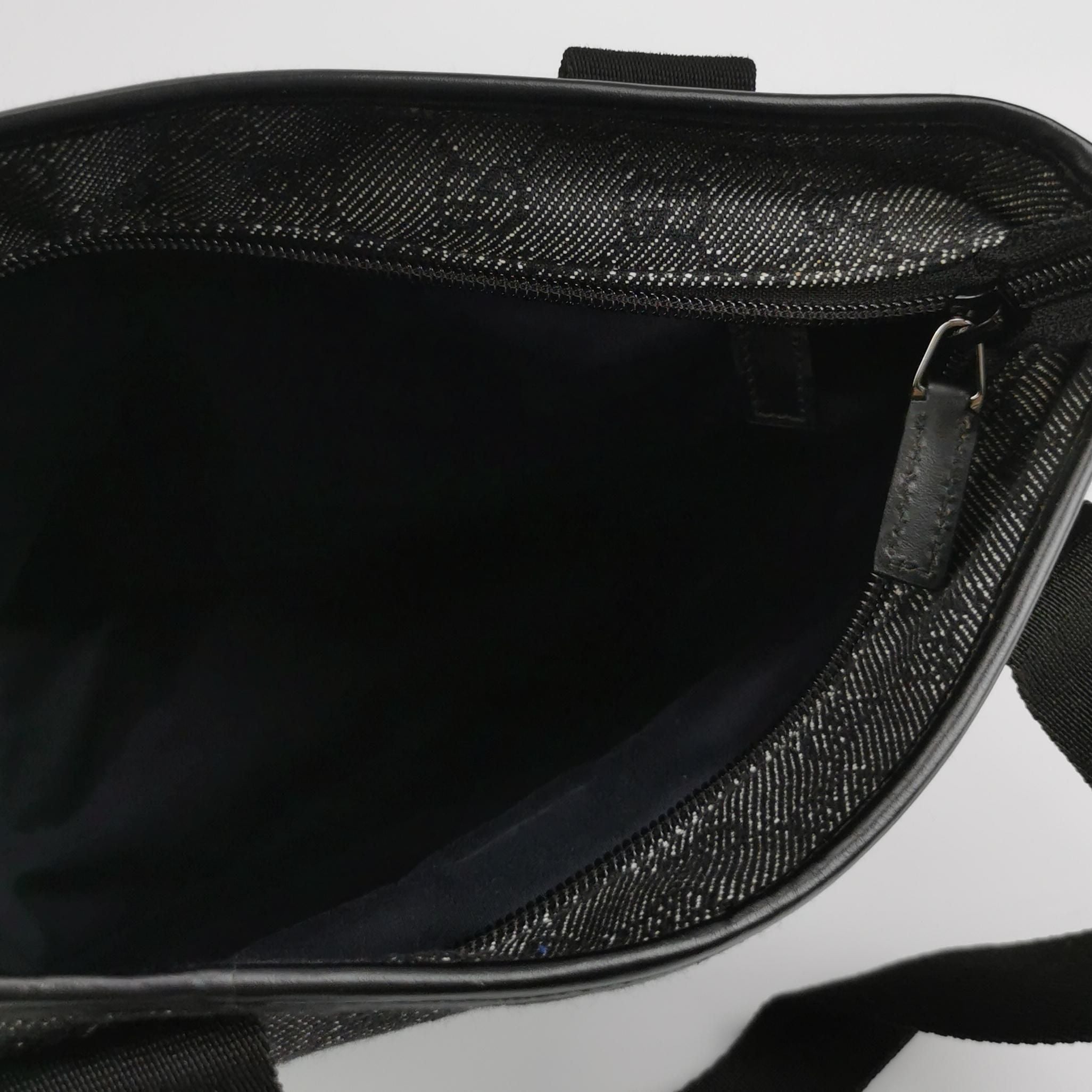 Gucci GG Canvas Shoulder Bag 250419781155314