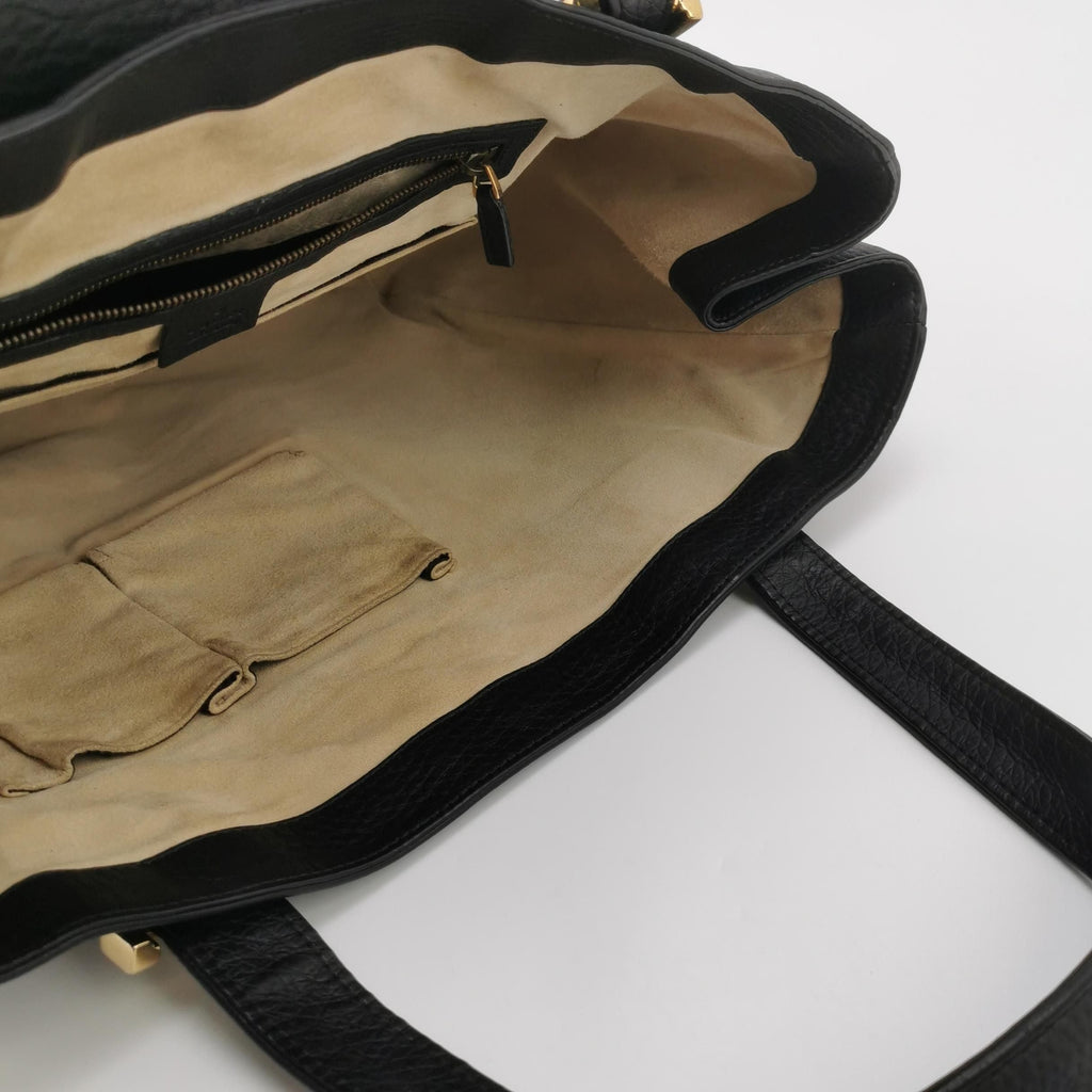 Gucci GG Logo Shoulder Bag in Leather 250410781142975