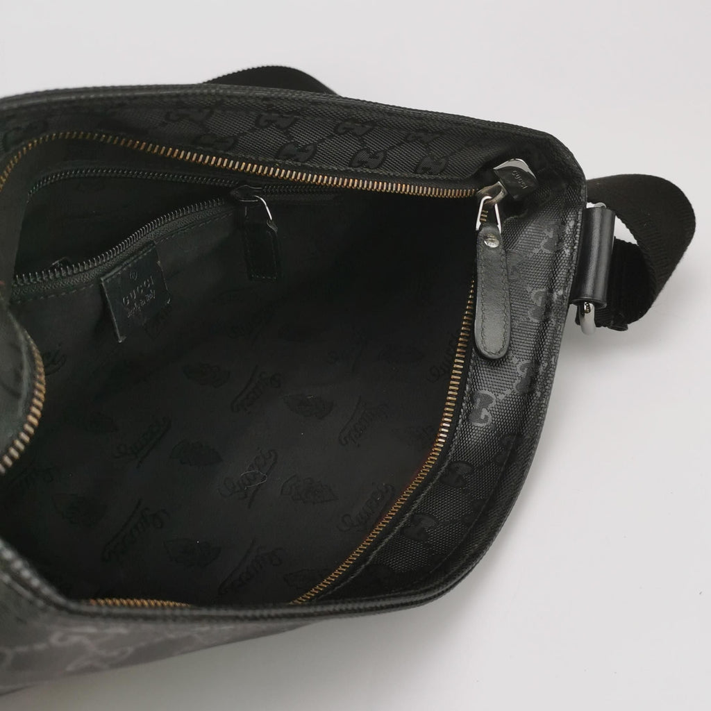 Gucci GG Logo Crossbody Bag 250403781132662