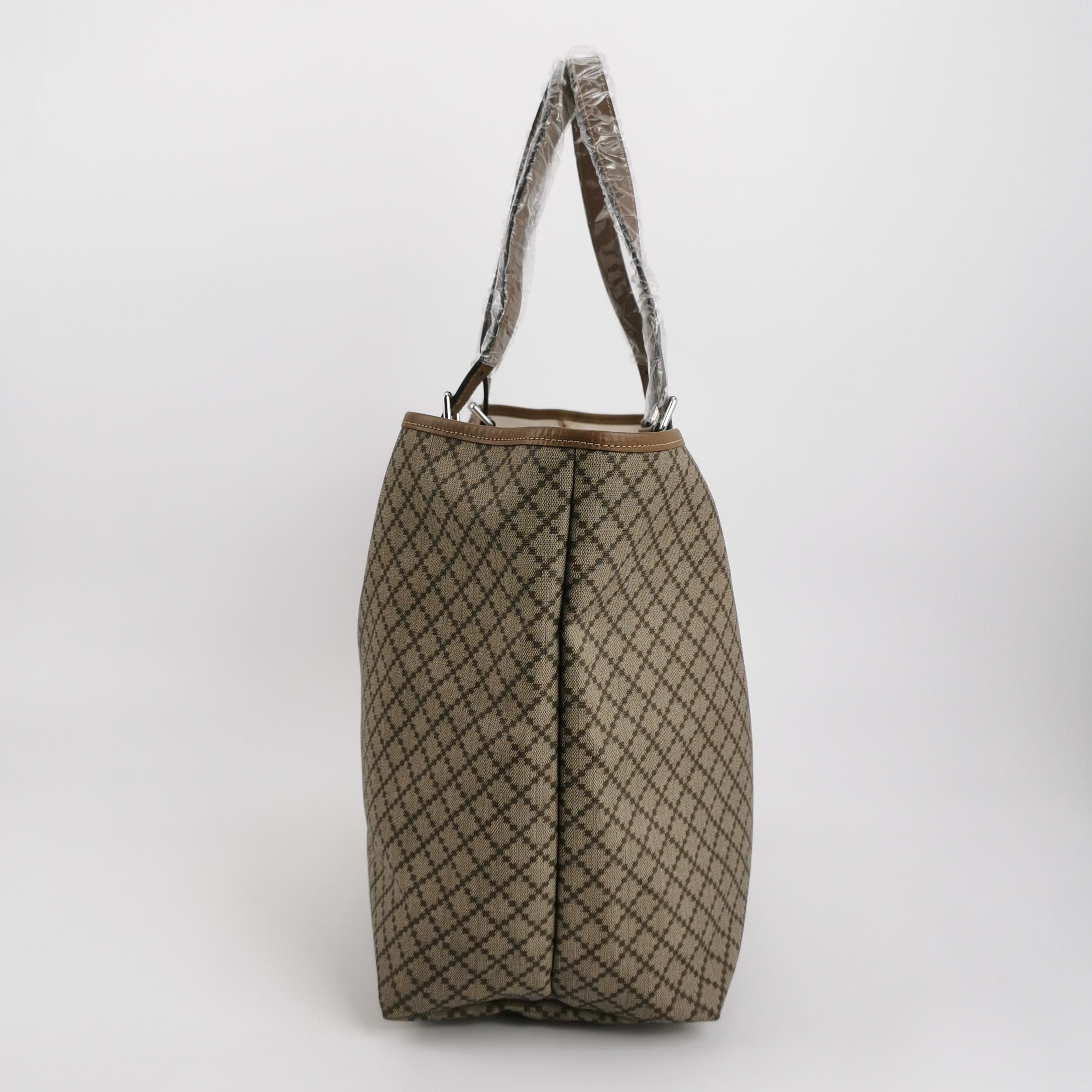 Gucci GG Canvas Snap Shoulder Bag 250325781120597