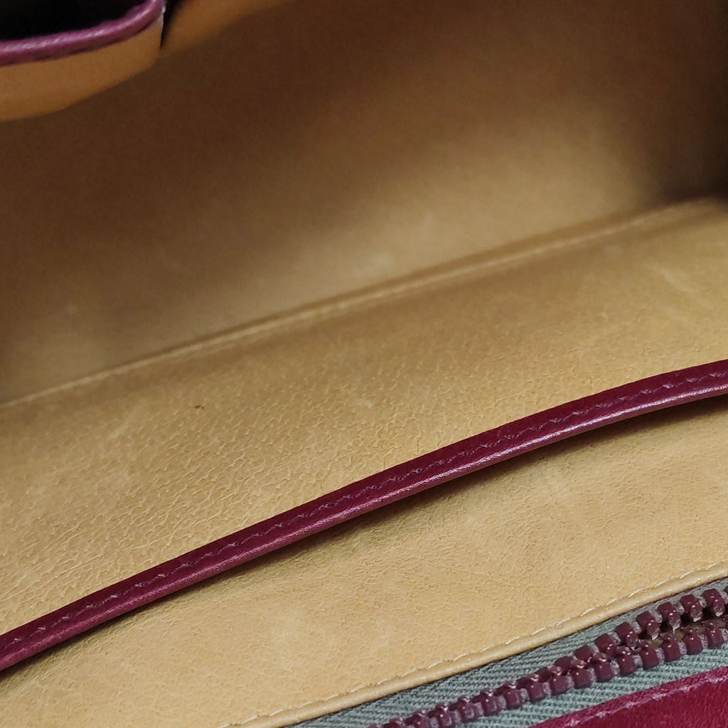 Gucci Leather Solid Metal Decor Handbag 250401781129846