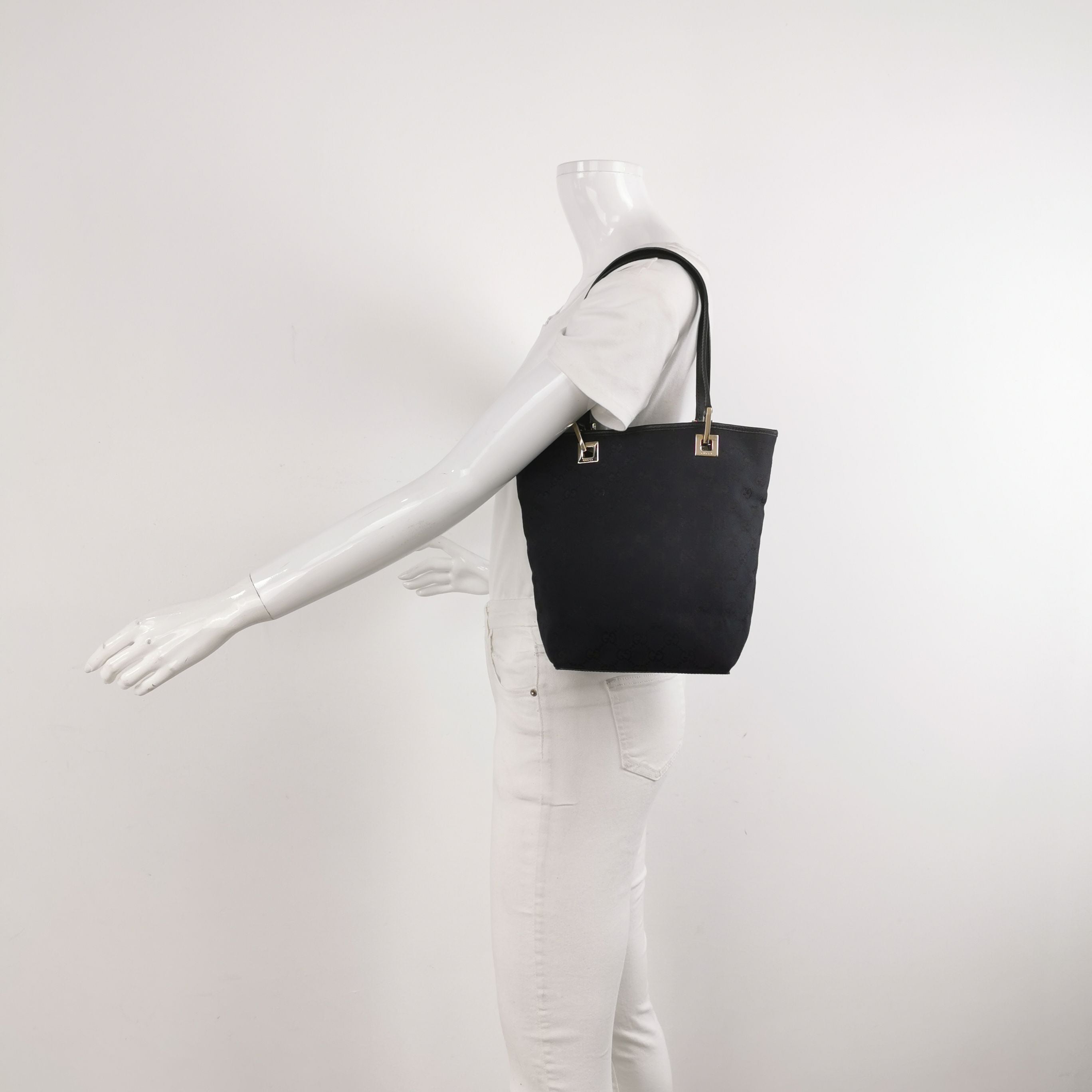 Gucci GG Canvas Shoulder Bag 250326781121057