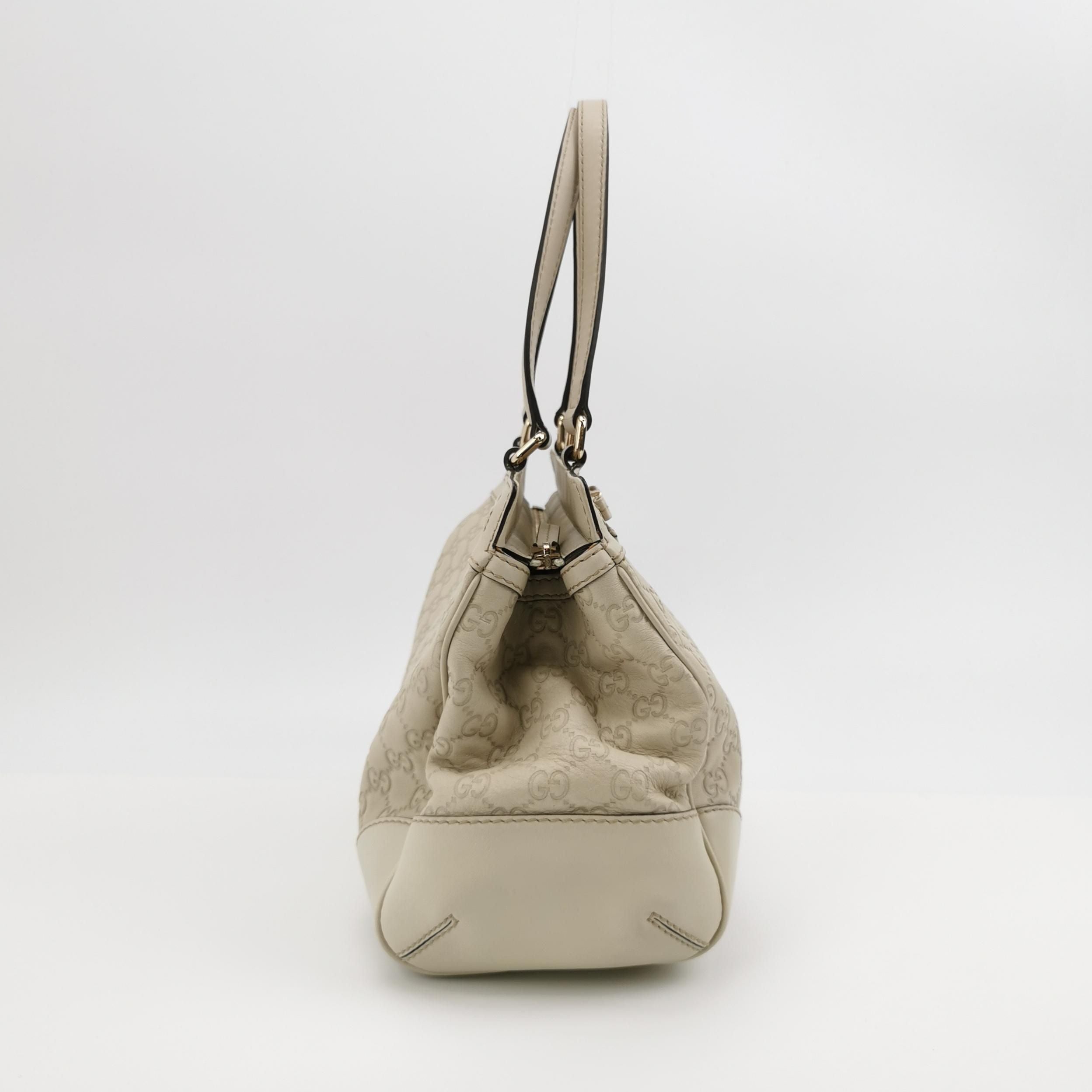 Gucci GG Embossed Leather Shoulder Bag 250325781119994