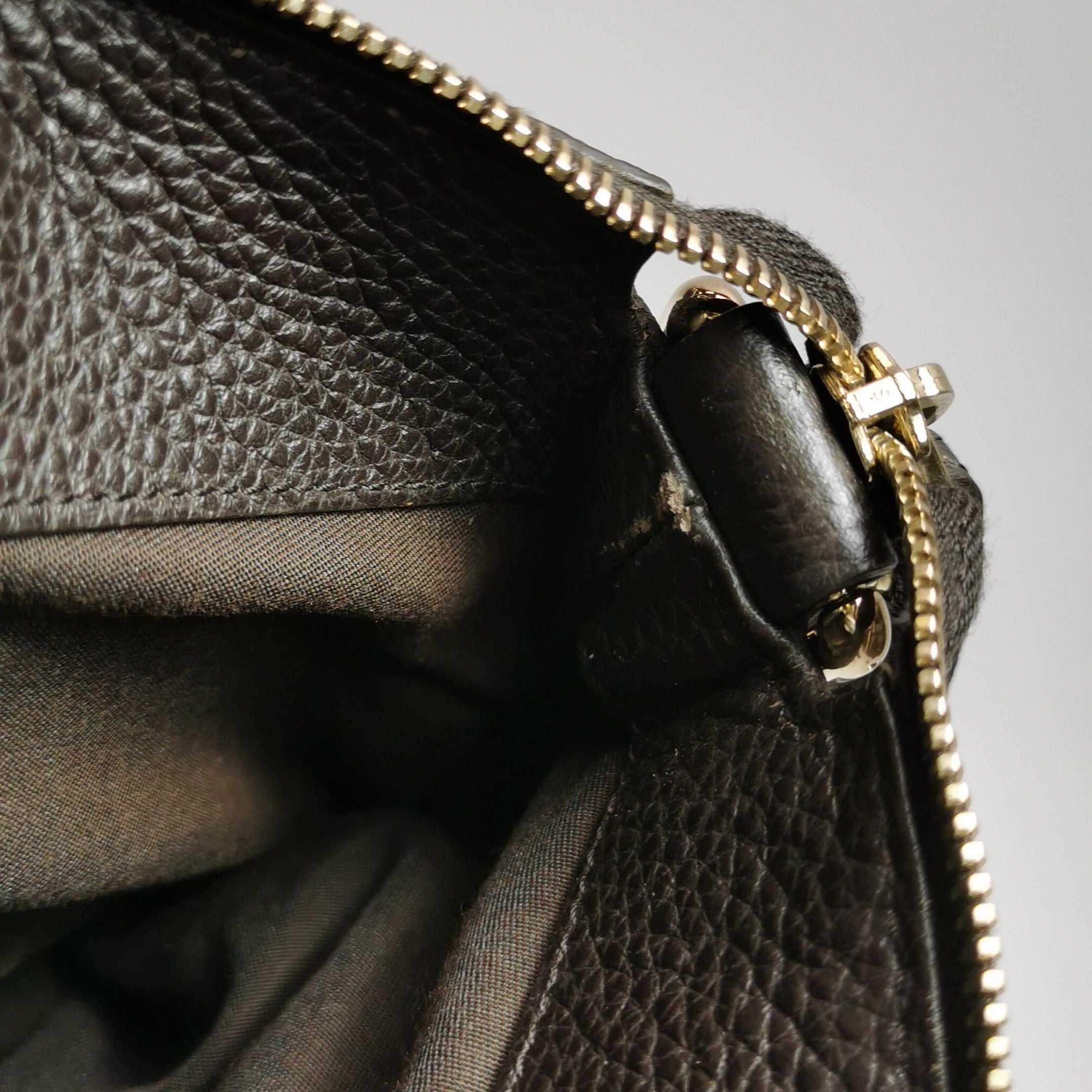 Gucci Leather Solid Color Double G Metal Buckle Handbag 250323781117337