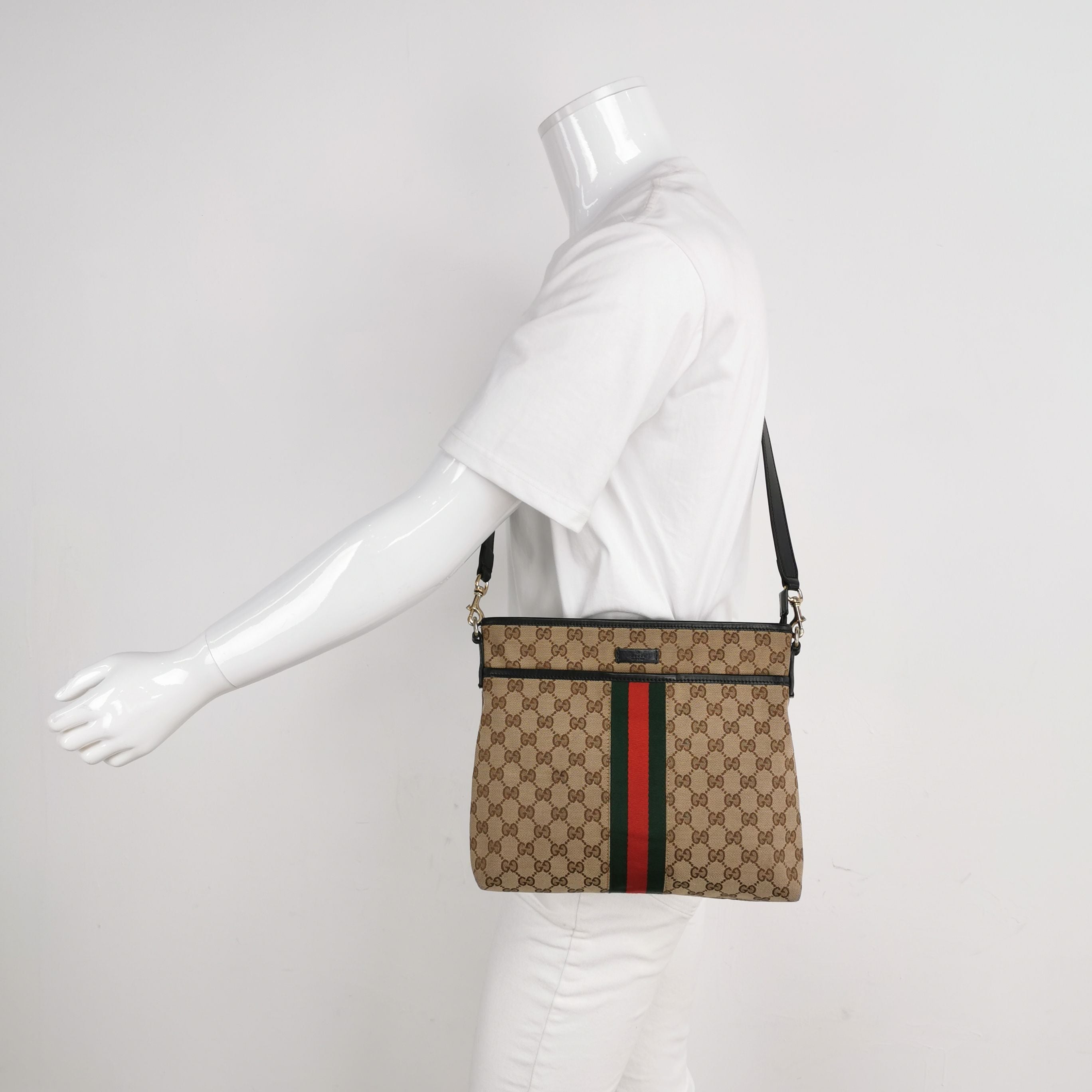 Gucci GG Canvas Shoulder Bag 250321781114162