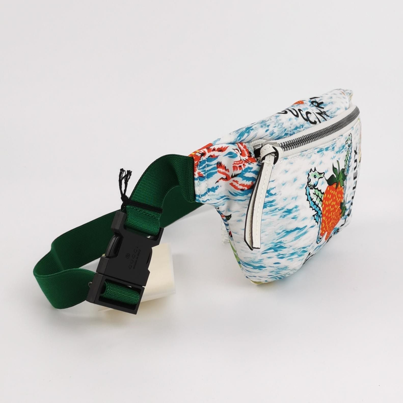 Gucci Nylon Strawberry Print Letter Logo Zip Waist Bag Chest Bag 250319781111238