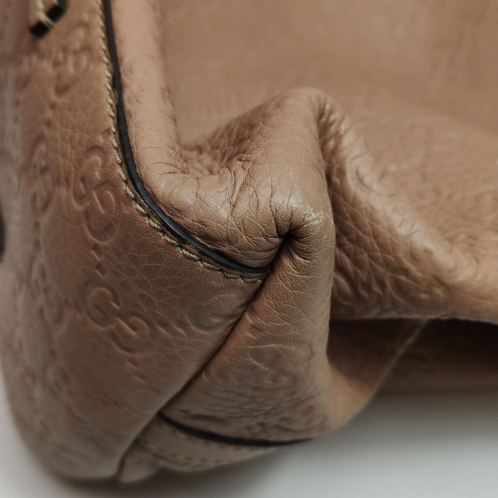 Gucci GG Embossed Shoulder Bag 250318781109933