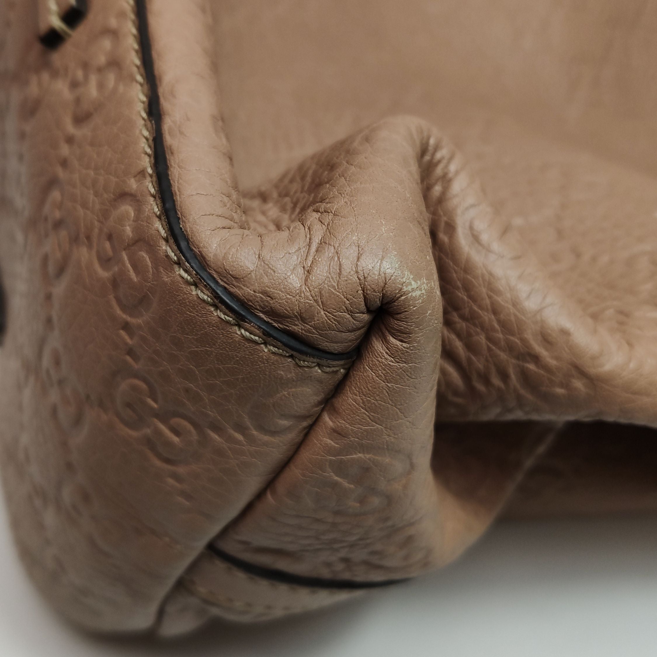 Gucci GG Embossed Shoulder Bag 250318781109933