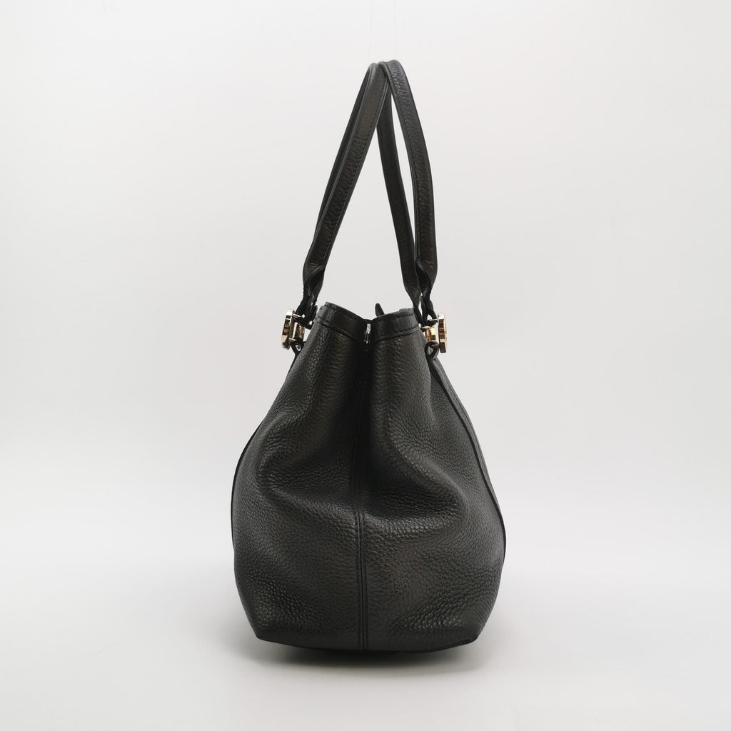 Gucci GG Logo Shoulder Bag in Leather 250319781112504