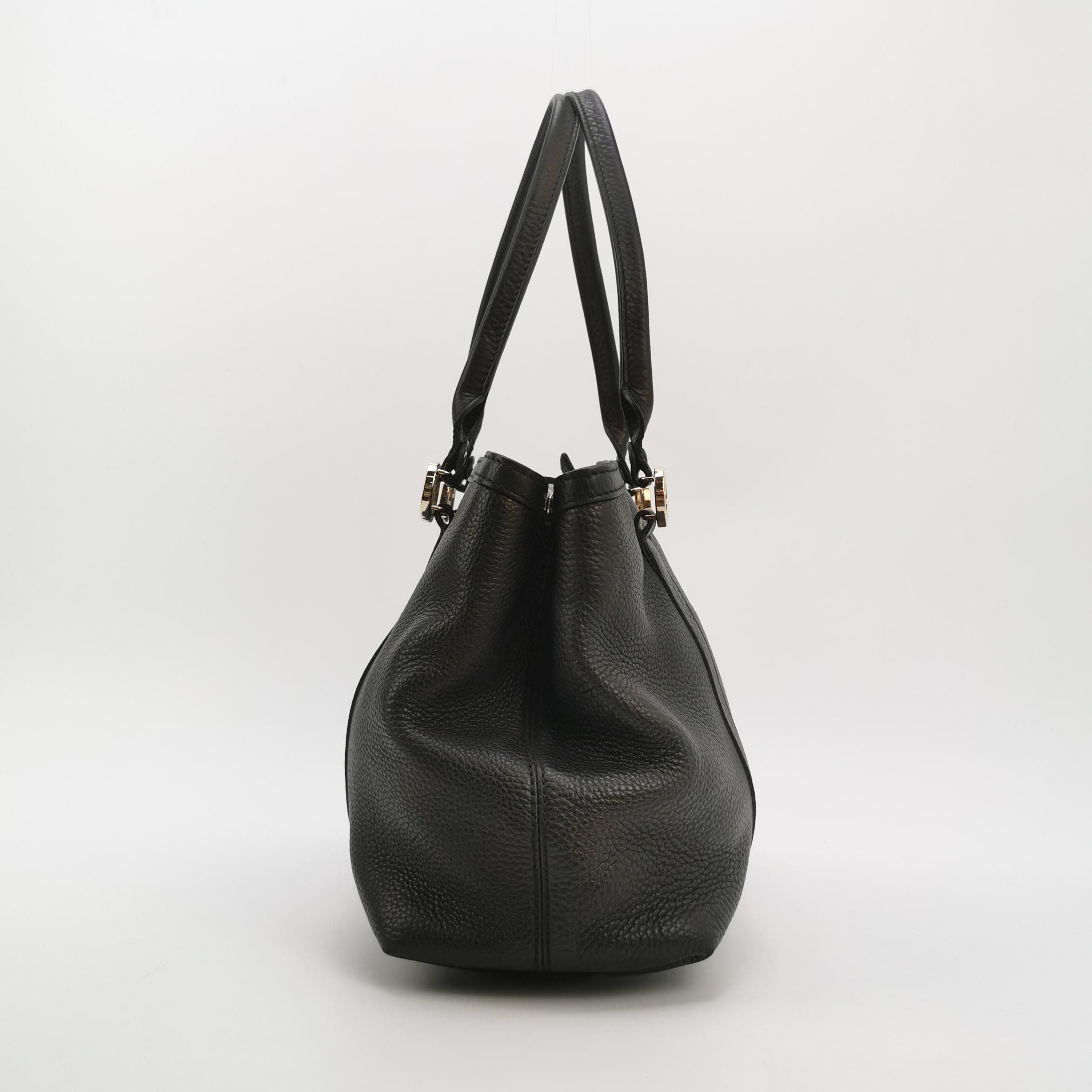 Gucci GG Logo Shoulder Bag in Leather 250319781112504
