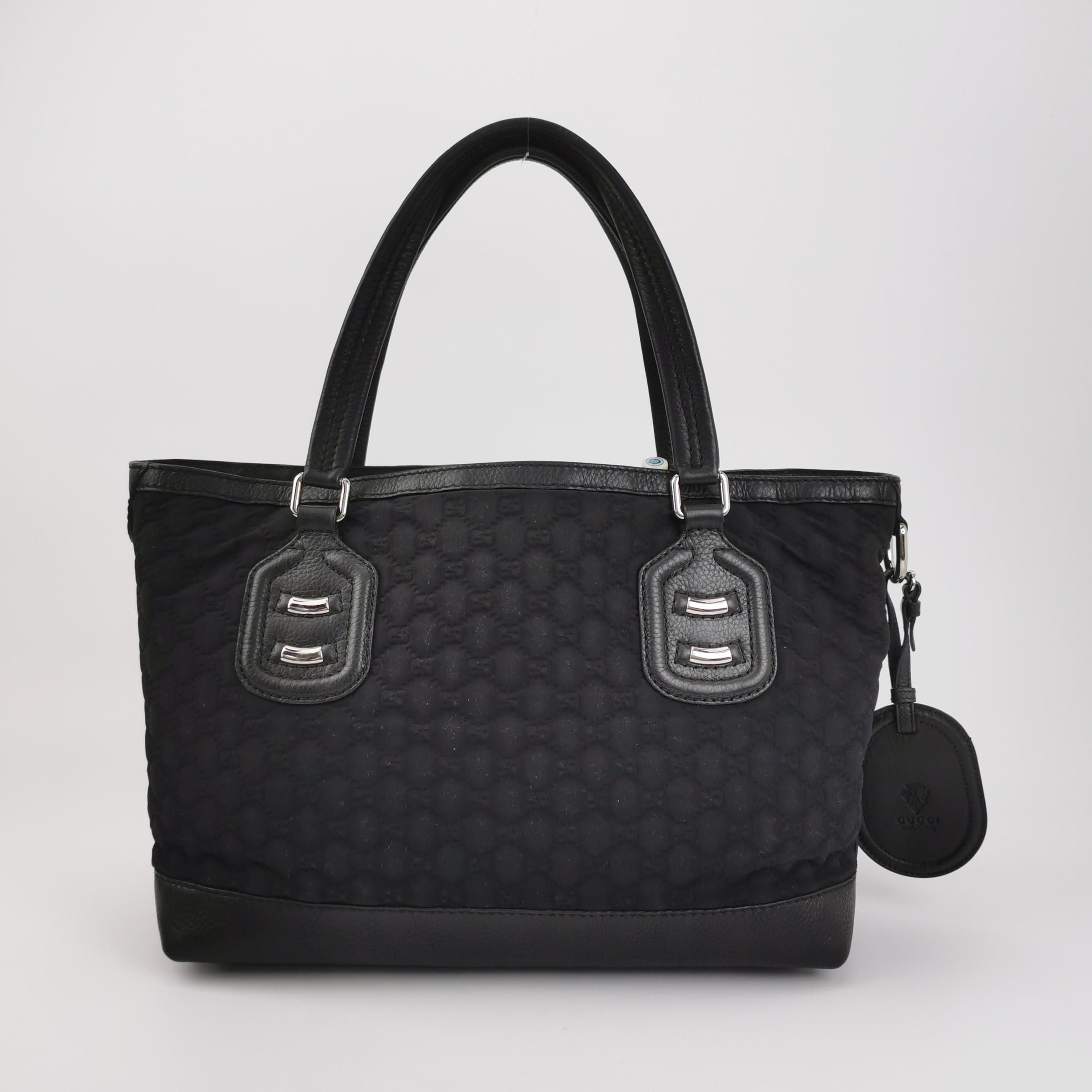 Gucci GG Embossed Shoulder Bag in Leather and Nylon 250315781106702