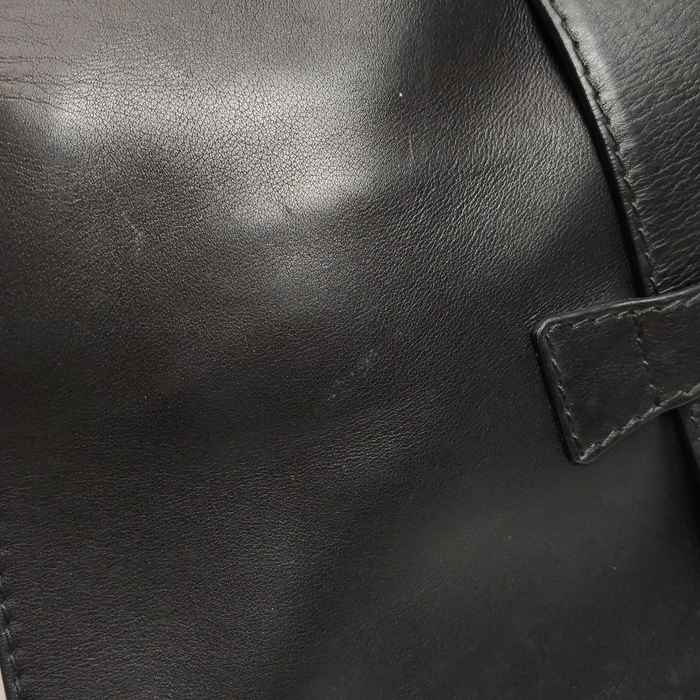 Gucci Leather Solid Snap Top Handle Bag 250316781107328