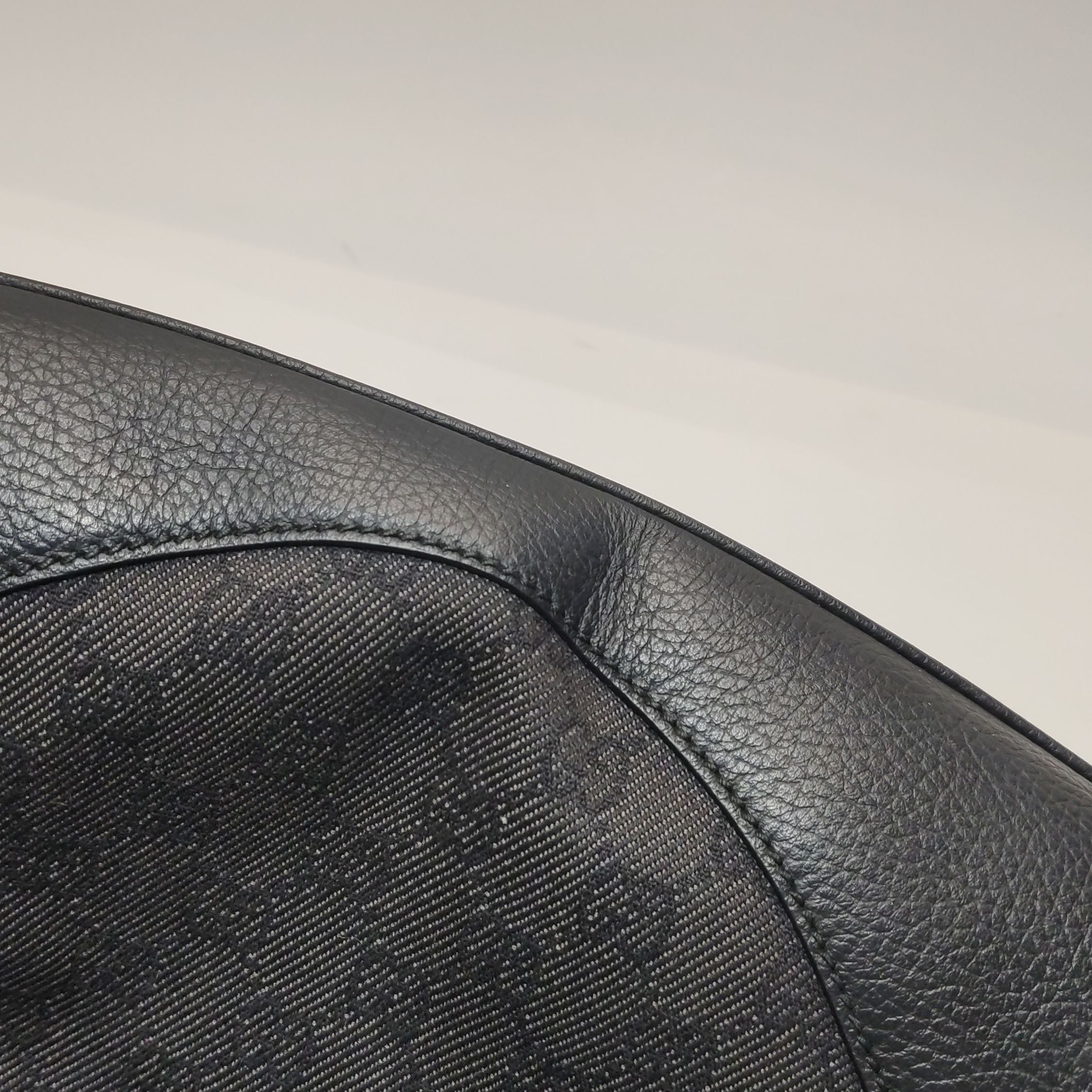 Gucci GG Canvas Shoulder Bag 250313781102677