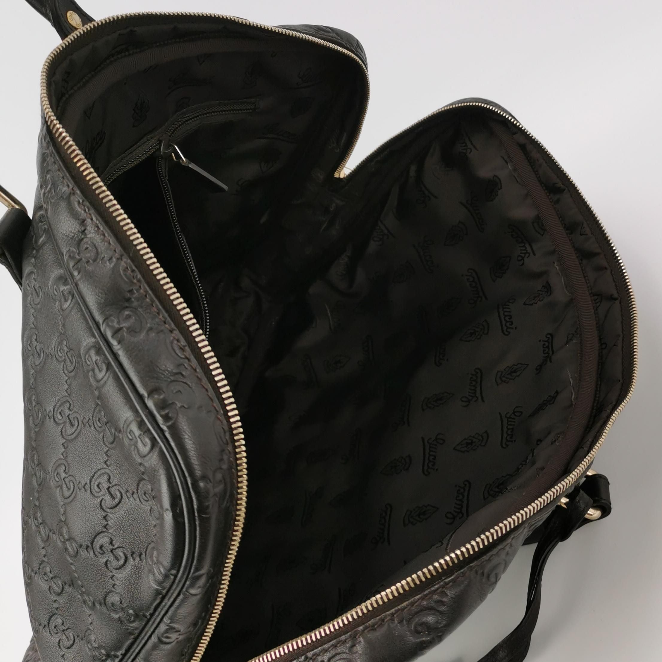 Gucci GG Embossed Leather Shoulder Bag 250312781101355