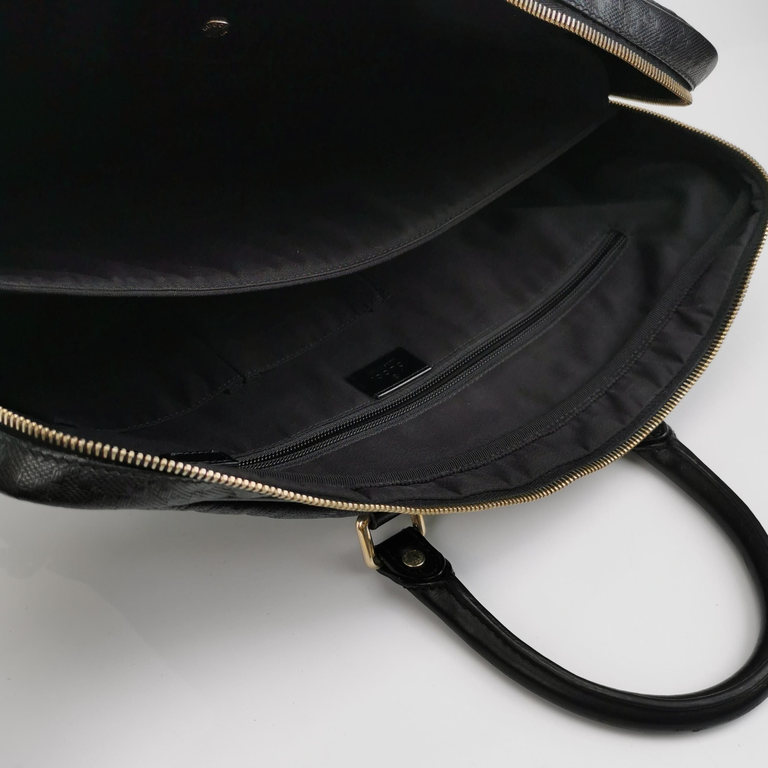 Gucci Leather Diamond Pattern Logo Zip Shoulder Bag 250313781103885