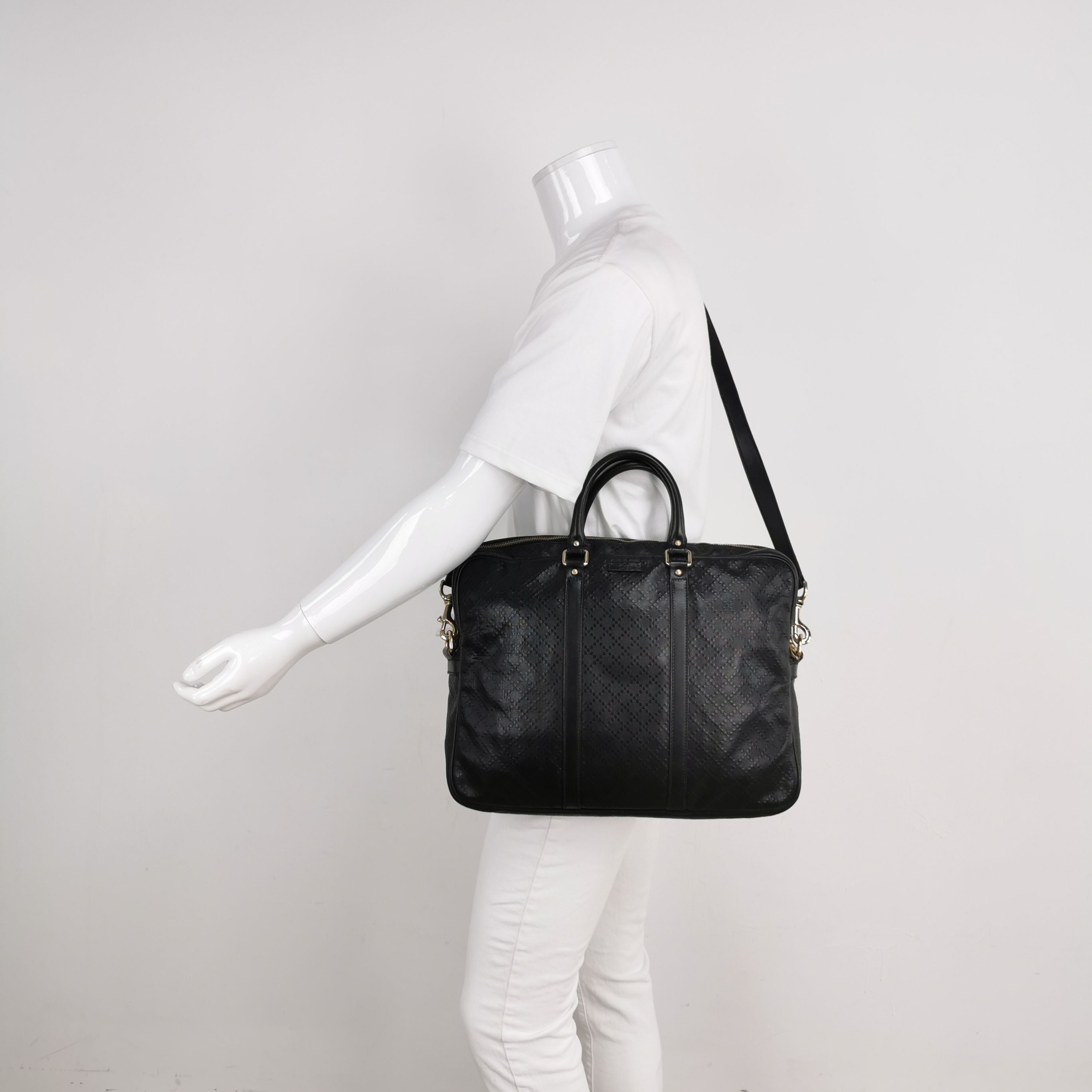 Gucci Leather Diamond Pattern Logo Zip Shoulder Bag 250313781103885