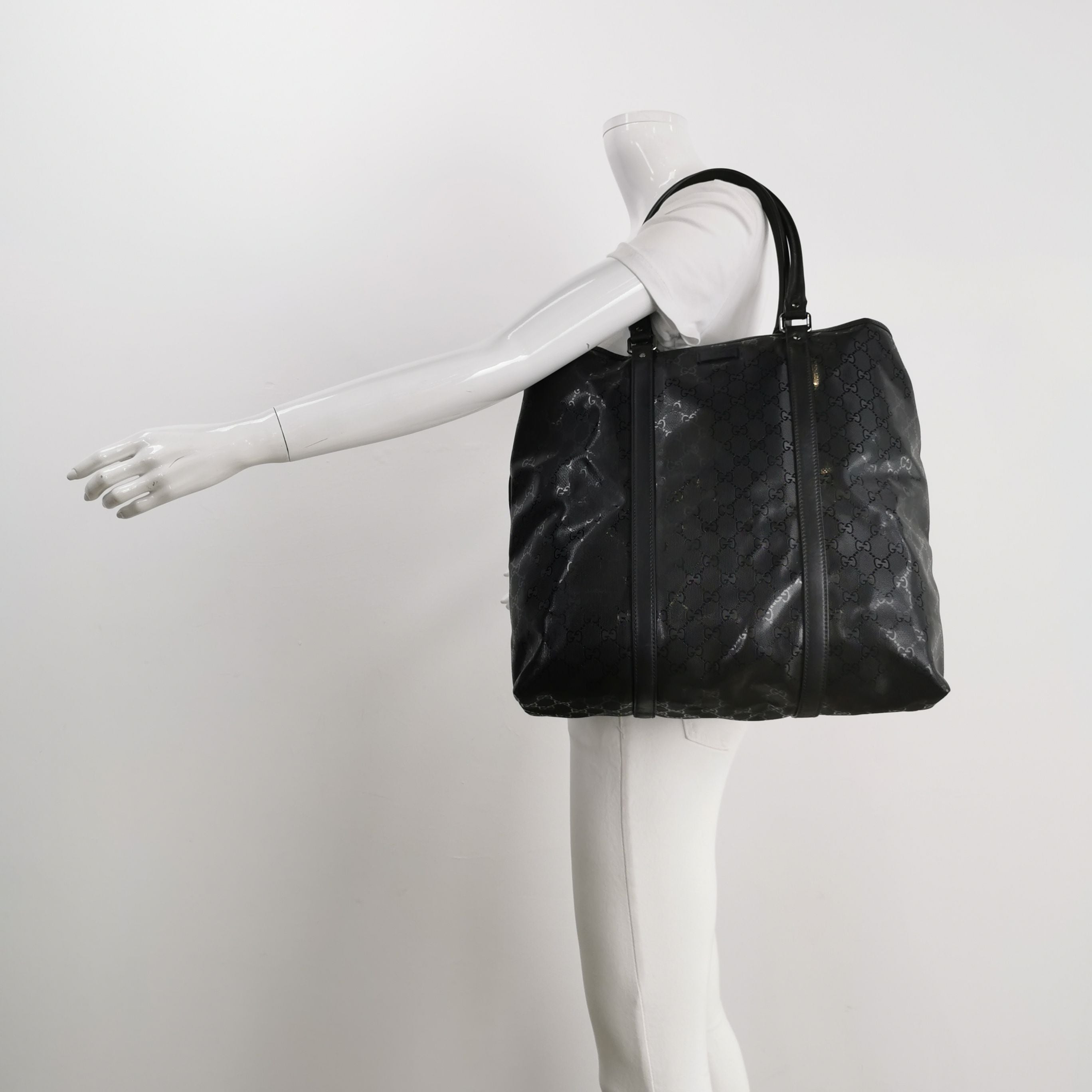 Gucci GG Canvas Shoulder Bag 250313781102805