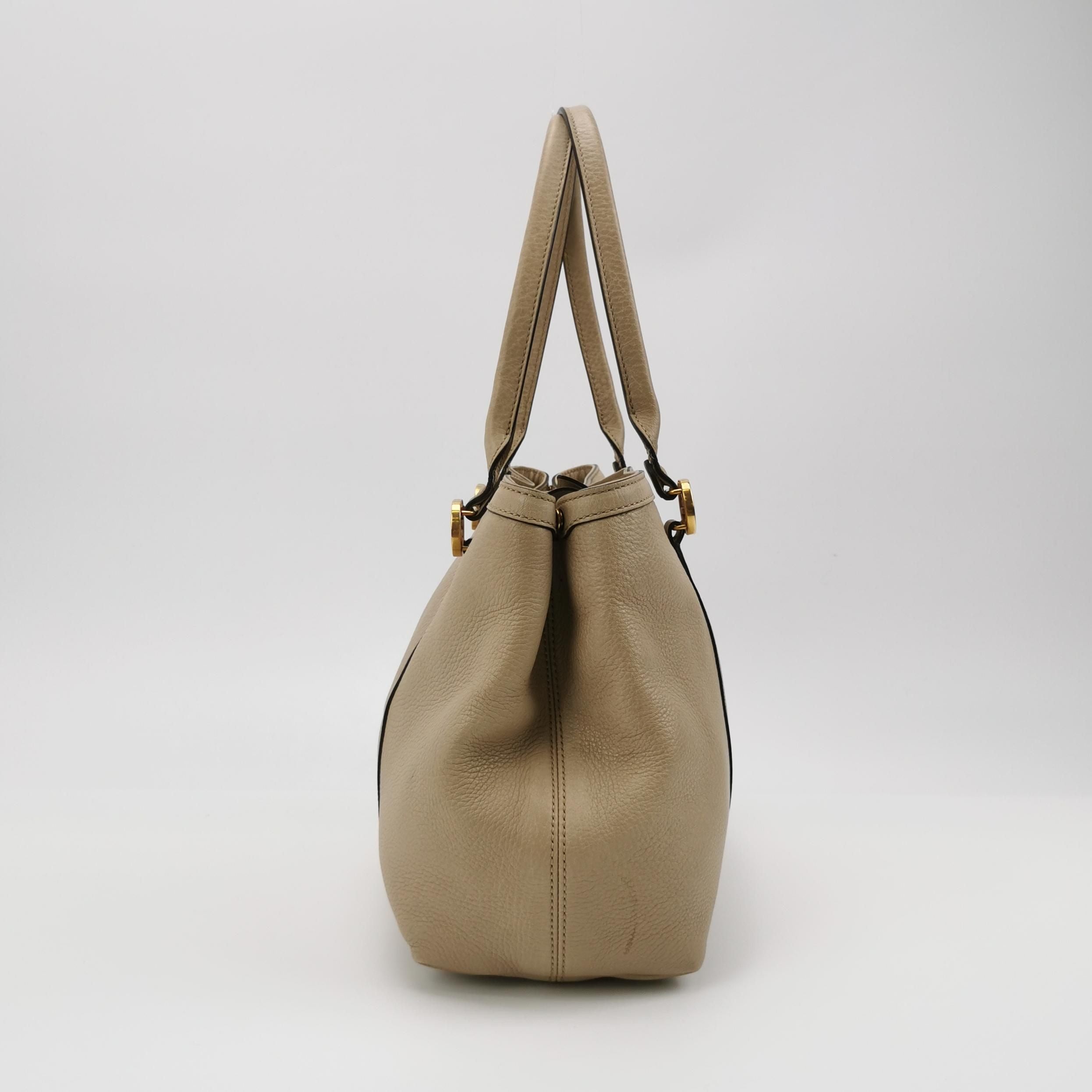 Gucci Interlocking G Logo Shoulder Bag in Leather 250310781098676
